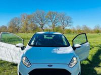 Second-hand Ford Fiesta 69 CP (50 kW) 2017 Alb Hatchback
