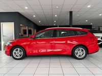 Używany Ford Focus Cool & Connect 125 KM (91 kW) 2021 Czerwony Kombi
