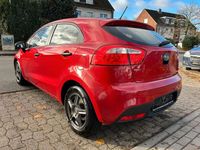 Gebraucht Kia Rio Attract 86 PS (63 kW) 2012 Rot Limousine