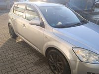 Używany Kia Ceed 105 KM (77 kW) 2007 Srebrny Hatchback
