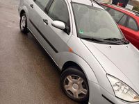 Usado Ford Focus Ghia 101 CV (74 kW) 2002 Gris Berlina