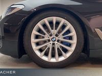 Gebraucht BMW M550 Efficient Dynamics 530 PS (389 kW) 2023 Saphirschwarz metallic Limousine