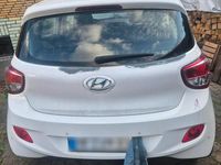 Gebraucht Hyundai i10 67 PS (49 kW) 2015 Weiß Kleinwagen