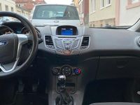 Gebraucht Ford Fiesta SYNC Edition 80 PS (58 kW) 2015 Silber Kleinwagen