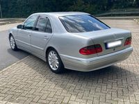 Gebraucht Mercedes E240 Avantgarde 170 PS (125 kW) 2000 Silber Limousine