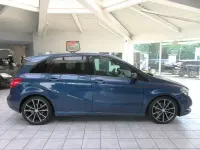 Gebraucht Mercedes B200 156 PS (114 kW) 2012 Blau Kleinwagen