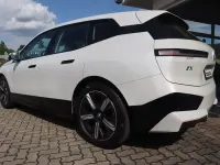 Gebraucht BMW iX Sport Line 384 kW (523 PS) 2022 Mineralweiß SUV