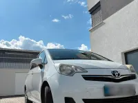 Gebraucht Toyota Verso-S 99 PS (72 kW) 2013 Weiß Van / Kleinbus
