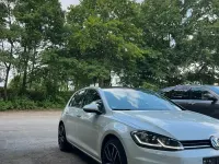 Gebraucht VW Golf VII Highline 150 PS (110 kW) 2018 Weiß Limousine