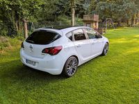 Gebraucht Opel Astra 140 PS (102 kW) 2011 Weiß Kleinwagen