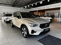 Neu Volvo XC40 Plus 163 PS (119 kW) 2026 Sand dune / metallic SUV