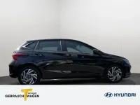 Gebraucht Hyundai i20 Trend 101 PS (74 kW) 2025 Phantom black / met Kleinwagen