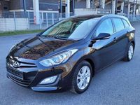 Gebraucht Hyundai i30 Trend 99 PS (72 kW) 2014 Phantom black Kombi