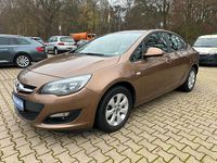 Gebraucht Opel Astra Edition 116 PS (85 kW) 2015 Braun Limousine