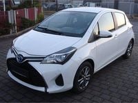 Gebraucht Toyota Yaris Hybrid 101 PS (74 kW) 2015 Weiß Limousine