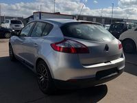 Gebraucht Renault Mégane 101 PS (74 kW) 2013 Silber Limousine
