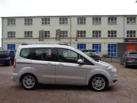 Gebraucht Ford Tourneo Courier Titanium 76 PS (55 kW) 2015 Polarsilber metallic Van / Kleinbus