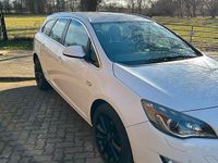 Gebraucht Opel Astra 179 PS (131 kW) 2012 Weiß Kombi