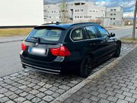 Gebraucht BMW 330 256 PS (188 kW) 2011 Schwarz Kombi