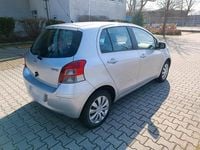 Gebraucht Toyota Yaris 99 PS (72 kW) 2011 Silber Kleinwagen