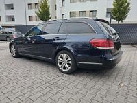Gebraucht Mercedes E200 Avantgarde 136 PS (100 kW) 2014 Blau Kombi
