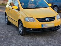 Second-hand VW Fox 75 CP (55 kW) 2005 Galben Hatchback