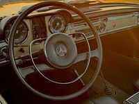 Gebraucht Mercedes 230 150 PS (110 kW) 1966 Gold Cabrio