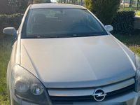 Second-hand Opel Astra 105 CP (77 kW) 2005 Argintiu Hatchback