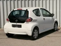 Gebraucht Toyota Aygo Basis 68 PS (50 kW) 2010 Weiß Kleinwagen
