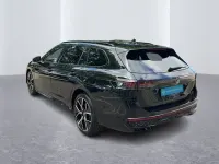 Gebraucht VW Passat R-line 177 PS (130 kW) 2025 Grenadillschwarz metallic Kombi
