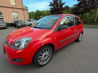 Usata Ford Fiesta 90 CV (66 kW) 2015 Rosso Utilitaria