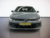 Gebraucht VW Golf VIII Life 150 PS (110 kW) 2025 Mondsteingrau Limousine
