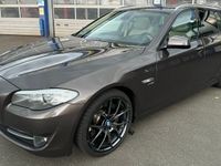 Gebraucht BMW 530 258 PS (189 kW) 2011 Braun Limousine