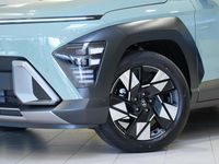Neu Hyundai Kona Prime 150 PS (110 kW) 2025 Mirage green / sol SUV
