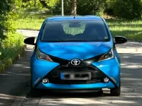 Gebraucht Toyota Aygo 69 PS (50 kW) 2015 Blau Kleinwagen
