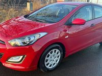 Gebraucht Hyundai i30 99 PS (72 kW) 2012 Rot Limousine