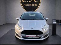 Gebraucht Ford Fiesta Celebration 101 PS (74 kW) 2017 Polarsilber metallic Kleinwagen