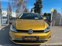 Gebraucht VW Golf VII Highline 125 PS (91 kW) 2017 Kurkumagelb metallic Limousine