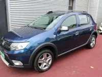 Gebraucht Dacia Sandero Stepway 90 PS (66 kW) 2017 Blau cosmos (metallic) SUV