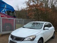 Gebraucht Kia Ceed 125 PS (91 kW) 2012 Weiß Kleinwagen