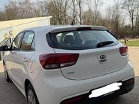 Gebraucht Kia Rio Edition 7 84 PS (61 kW) 2018 Weiß Limousine
