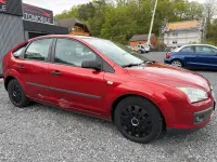 Usado Ford Focus Trend 101 CV (74 kW) 2006 Rojo Berlina