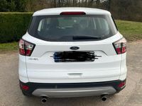 Gebraucht Ford Kuga Titanium 150 PS (110 kW) 2018 Weiß SUV