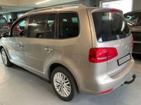 Gebraucht VW Touran Cup 105 PS (77 kW) 2015 Titanium beige metallic Van / Kleinbus