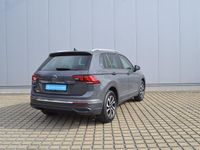 Gebraucht VW Tiguan Active 131 PS (96 kW) 2021 Delfingrau metallic (metallic) SUV