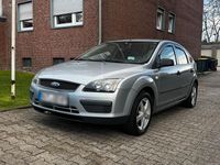 Gebraucht Ford Focus Trend 116 PS (85 kW) 2005 Silber Limousine