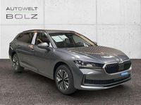 Neu Skoda Superb Selection 150 PS (110 kW) 2026 Grau Kombi