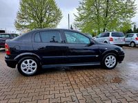 Używany Opel Astra Njoy 103 KM (75 kW) 2004 Czarny Sedan/Limuzyna