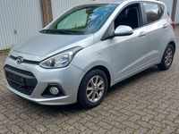 Gebraucht Hyundai i10 67 PS (49 kW) 2014 Silber Kleinwagen