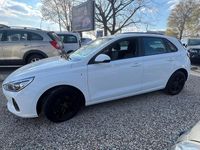 Gebraucht Hyundai i30 Pure 101 PS (74 kW) 2017 Polar white Limousine